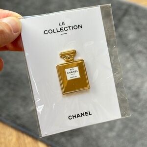 Chanel pin